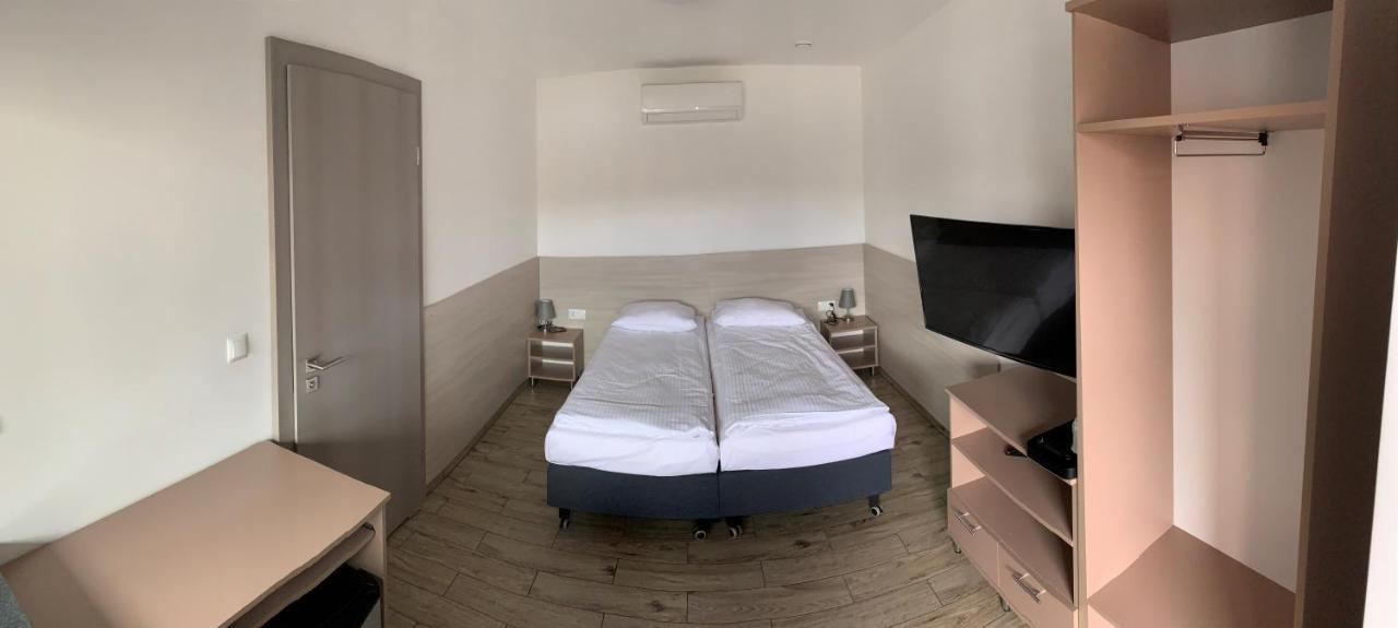 Ludowa Restauracja & Homestay